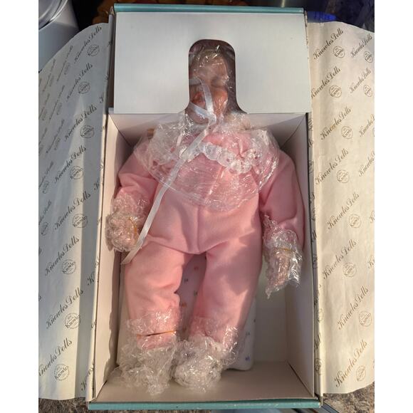 NRFB Ashton Drake Elizabeth's Homecoming Porcelain Doll by Kathy Hippensteel - Picture 4 of 12